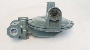 AMCO 1803B2 Válvula Reductora Secundaria/Intermedia de Gas Natural/GLP con Sellado Hidráulico de Goma, Tamaño de Puerto de 1 pulgada, 1 Año de Garantía - Product Image 3