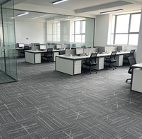 Dalles de moquette de bureau d'origine usine 66x66 en nylon non tissé haute densité, insonorisantes et résistantes aux taches pour bâtiments commerciaux