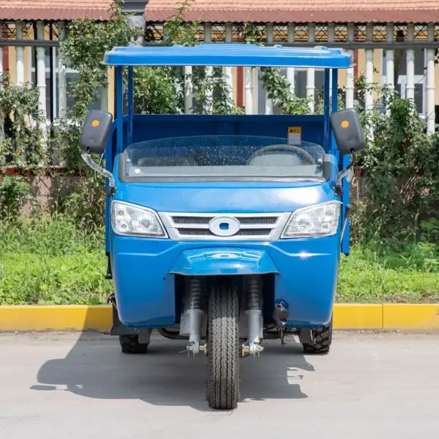 Tricycle motorisé de cargaison de moto diesel de trois roues avec le moteur à quatre cylindres