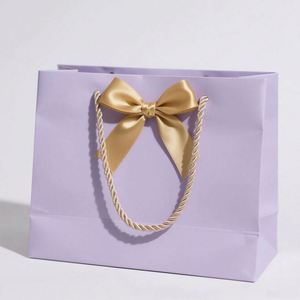 ถุงของขวัญกระดาษรีไซเคิลรักษ์โลกพร้อมหูหิ้วเชือกฝ้ายสำหรับเสื้อผ้าและรองเท้า - รับผลิตตามแบบ (OEM) ขายส่ง - Product Image 6