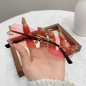 Gafas de Sol Unisex sin Montura, Cuadradas, Simples, de Aleación Dorada, con Protección UV400, Estilo Moderno - Product Image 3