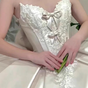 Robe de mariée bustier en satin à deux voiles, longueur ras du sol, en dentelle, coupe trapèze, nouvelle collection 2025, texture haut de gamme, traîne longue, style rétro, cérémonie, 100% coton, haute qualité - Product Image 2