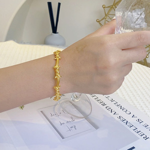 Xixi กำไลข้อมือสแตนเลสชุบทอง18K ทรงตัวซีสำหรับผู้หญิงกำไลข้อมือแฟชั่น - Product Image 6