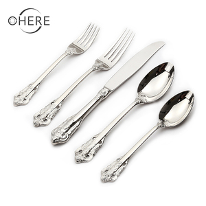 Ensemble de couverts en acier inoxydable argenté cuillères à dîner fourchettes et couteau <span class=keywords><strong>vaisselle</strong></span> en acier <span class=keywords><strong>pas</strong></span> <span class=keywords><strong>cher</strong></span> ensemble de couverts de mariage 5 pièces - Product Image 2