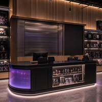 Vitrine de présentation TCG professionnelle robuste marron avec éclairage LED et logo personnalisé pour cartes de sport gradées