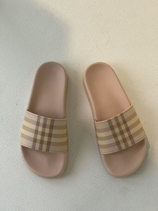 Sandalias de Diseñador a Cuadros de Alta Calidad al por Mayor de Fábrica para Hombre y Mujer, Sandalias de Playa Modernas y Cómodas - Product Image 2