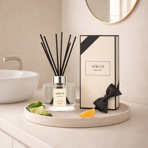 Difusor de Aromas Aikun Personalizado de 120 ml con Fragancia Brisa Oceánica, en Botella de Vidrio con Cinta y Caja de Regalo para Decoración de Baños - Product Image 1