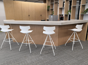 Tabouret <span class=keywords><strong>de</strong></span> <span class=keywords><strong>bar</strong></span> <span class=keywords><strong>pivotant</strong></span> en métal <span class=keywords><strong>de</strong></span> style <span class=keywords><strong>scandinave</strong></span>, norme ANSI/BIFMA, pour <span class=keywords><strong>bar</strong></span> à domicile et usage hôtelier, <span class=keywords><strong>chaise</strong></span> haute durable - Product Image 4