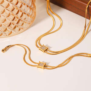 Ensemble de pendentif carré de luxe avec strass Bracelet de collier en acier inoxydable plaqué or 18 carats bijoux assortis personnalisables - Product Image 3