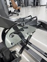 Peralatan Fitness Komersial Berkualitas Tinggi 2026, Penjualan Terlaris, Mesin Latihan Kekuatan Pin Loaded Iso-lateral Front Pulldown