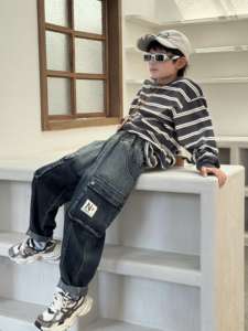 Pantalones cargo de mezclilla holgados para niños con múltiples bolsillos - Product Image 1