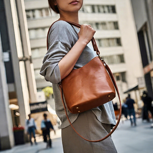 Wholesale Factory Price Luxury Premium Quality Genuine <b>Leather</b> Designer Women's <b>Messenger</b> Bucket <b>Bag</b> Zipper Button Detail - Product Image 1