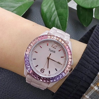 Montre de luxe pour femme COACHSE, avec cristaux colorés brillants, bracelet en céramique, mouvement à quartz, cadran à aiguilles, accents de diamants, verre minéral
