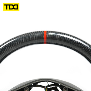 Volante de Fibra de Carbono TDDl con Cuero Perforado Rojo, Marca y Costuras Centrales Rojas, Compatible con Toyota 86 Subaru BRZ STI Personalizado - Product Image 3