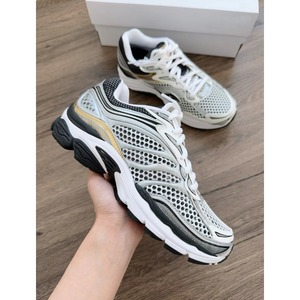 Ciabatte piatte di lusso di alta qualità, a quadri, antiscivolo, con una singola fascia, alla moda e di tendenza per l'abbigliamento casual estivo da esterno. - Product Image 3
