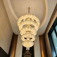 Lustre en cristal cascade multi-niveaux de luxe sur mesure, en laiton antique, grand modèle pour plafond haut, idéal pour hall d'hôtel, salle de bal, villa