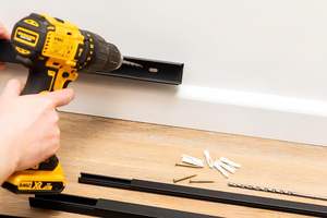 תעלות כבלים מיני מפלסטיק שחור MW Profiles 1M (3.28 רגל) - 15 מ\\\"מ X 10 מ\\\"מ, כיסוי לניהול כבלים, מיוצר בסין - Product Image 5