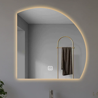 Grand miroir d'habillage moderne arqué à cadre métallique complet Vente à chaud de meubles de ménage debout au sol pour la vie décorative