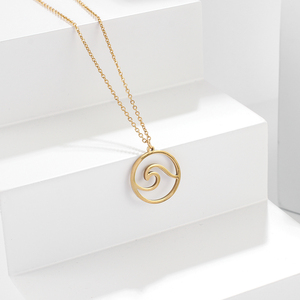Collana con Ciondolo a Onda Marina in Acciaio Inossidabile con Design a Cerchio Placcato Argento e Oro, Catene Impermeabili e Antiannerimento - Product Image 3