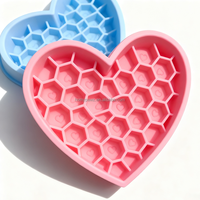 Bol pour chien en silicone alvéolé 2-en-1 Saint-Valentin, compatible lave-vaisselle, avec tapis innovant en forme de cœur pour l'alimentation lente et le léchage