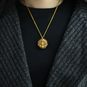 Collane 'You Are My Sunshine' per Donne <span class=keywords><strong>e</strong></span> Uomini, Ciondolo a Forma di Girasole Color Oro, Gioiello Regalo di Compleanno per Fidanzata o <span class=keywords><strong>Mamma</strong></span> - Product Image 3