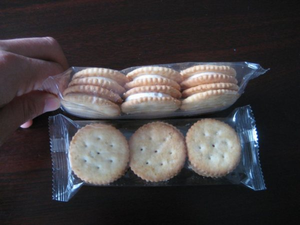 Machine à sandwich automatique à une voie 500 pièces/min 2 + 1 Biscuit crème oreo avec machine à emballer à débit 250 sacs/min - Product Image 6