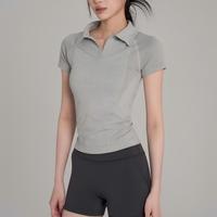 Polo de sport vert sauge pour femme, manches raglan à revers, coutures princesse, séchage rapide, coupe extensible, idéal pour la danse, la gym et le yoga