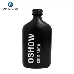Sıcak satış mat siyah 100ml 200ml 250ml eğimli omuz düz Flask likör votka cam şarap kapaklı şişe