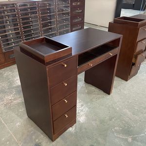 Yicheng beauté vente en gros Simple manucure bureau Salon manucure Table à <span class=keywords><strong>ongles</strong></span> en bois Table de soin des <span class=keywords><strong>ongles</strong></span> meubles de Salon de haute qualité - Product Image 1