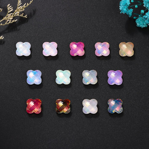 Strass en verre cristal 3D en forme de fleur à quatre pétales, 8x8mm, dos plat, irisé, pour nail art et accessoires de bijouterie DIY - Product Image 1