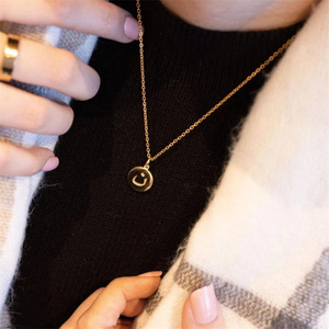Collar con colgante de disco con grabado personalizado, letra árabe sencilla, colección de <span class=keywords><strong>letras</strong></span>, acero inoxidable gratis, joyería islámica musulmana - Product Image 2