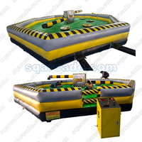 Grand cavalier interactif extérieur de 8*8m et obstacles rotatifs équipement de parcours gonflable pour 8 passagers enfants Meltdown Amusement