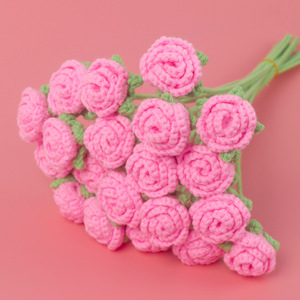 Bouquet de fleurs artificielles en tricot, roses bulles faites à la main, cadeau pour la Saint-Valentin ou un anniversaire de fille. - Product Image 3