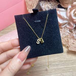 Collier pendentif papillon en argent pur S925 avec cristal bleu jade naturel, design tendance pour femme, design de niche - Product Image 1