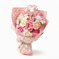 Cadeau de Noël et de la Saint-Valentin, bouquet de fleurs au crochet en lys et en œillets, fleurs tricotées en laine