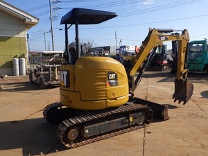 Excavadora usada de 3 toneladas, modelo 2017, 95% nueva, con giro de cola cero, fabricada en Japón, excavadora CAT usada, miniexcavadora, excavadora compacta de cadenas. - Product Image 2