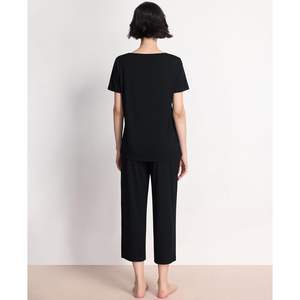 Ropa de Mujer Premium, Conjunto de Pijama de Mujer, Top de Manga Corta de Viscosa de Bambú Suave, Pantalones Capri, Ropa de Dormir de 2 Piezas - Product Image 4