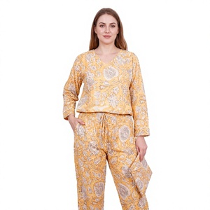 Conjuntos de Pijamas de Algodón con Estampado Floral Hechos a Mano en India para Mujer, Ropa de Dormir Cómoda, Transpirable y de Secado Rápido para Verano, Diseños Divertidos y Juguetones - Product Image 1