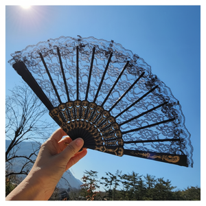 Ventilateur pliant en dentelle noire pour danse Photoshoot Coming of Age Celebration - Product Image 1