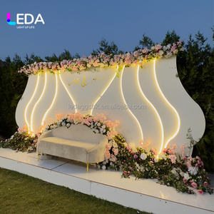 Fondo de Boda Acrílico Blanco Moderno de Lujo LEDA, Diseño de Onda de Luz LED, Tamaño Personalizable para Recepción de Boda y Compromiso - Product Image 6