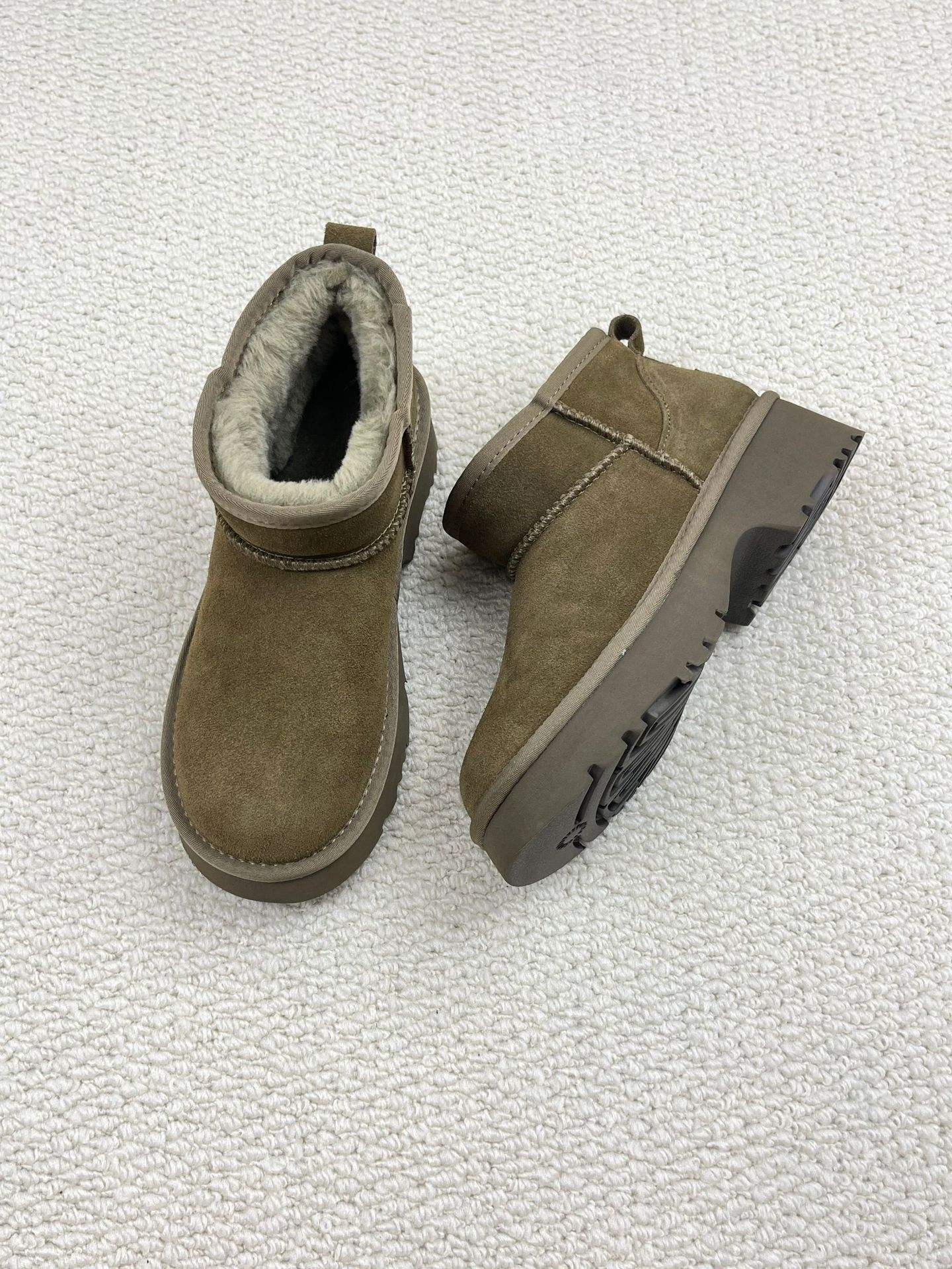 ไม้สีเขียว