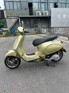 <span class=keywords><strong>Vespa</strong></span> Primavera <span class=keywords><strong>150</strong></span> Oro Champagne |   Scooter Retrò Iconico 155cc con Motore IGET, ABS, per Pendolari Urbani - Product Image 4