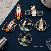 En gros, Pin's en émail personnalisé, motif fusée et satellite, badge commémoratif d'aviation, pour collection de passionnés de technologie aérospatiale, pin's de revers en métal