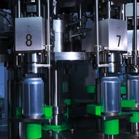 Machine de remplissage et de scellage automatique isobare à 8 têtes contrôlée par PLC, 2800 CPH, pour bières artisanales et boissons gazeuses
