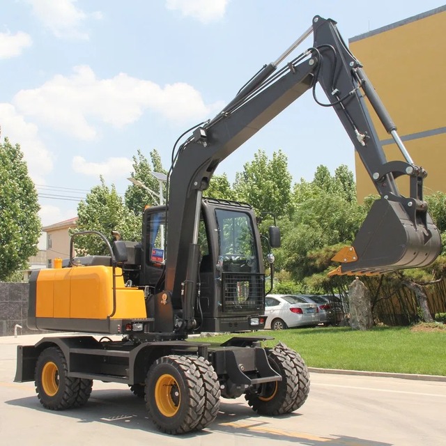 Heavy-Duty Mobile Crane HE-101
