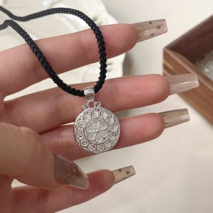 Pendentif Boussole Huit Trésors en Argent Sterling S925 Style National, Charme Auspicieux Caractère Fu Unisexe, Idéal au Quotidien - Product Image 1