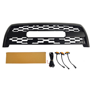 Grille de style TRD pour Toyota Tundra 2003-2006 avec 3 petites lumières jaunes et matériel de montage - Product Image 2