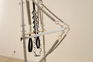 Tour de Pilates en érable haut de gamme, durable et réglable, pour usage domestique, avec fonction de demi-tour, de vol aérien et de lit de Pilates, pour l'exercice corporel - Product Image 4