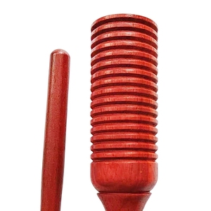 Guiro en bois rouge à tube sonore unique pour la maternelle, jouet musical d'éveil pour la classe - Product Image 1