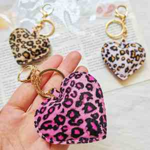 Llavero Decorativo para Bolsa con Colgante de Coche en Forma de Corazón con Estampado de Leopardo, Chapado en Aleación, Impresión Digital, Color Durazno, el Más Vendido - Product Image 3